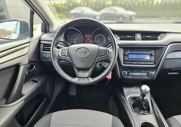 Toyota Avensis cena 39900 przebieg: 227316, rok produkcji 2018 z Strzelin małe 742